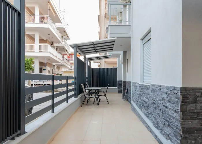 Sithoniars Luxury Ground Floor Apartment With Private Garden