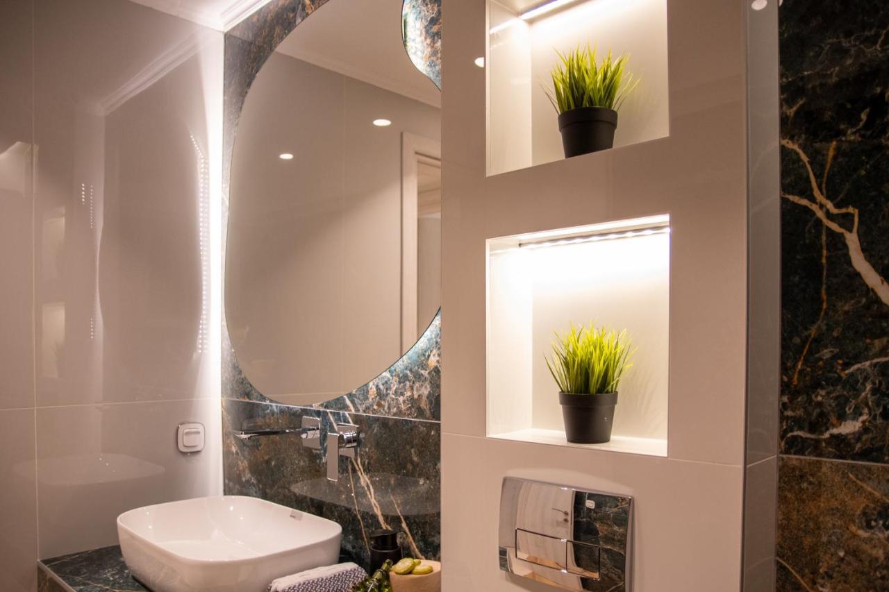 Sithoniars Luxury Ground Floor With Private Garden Apartment *