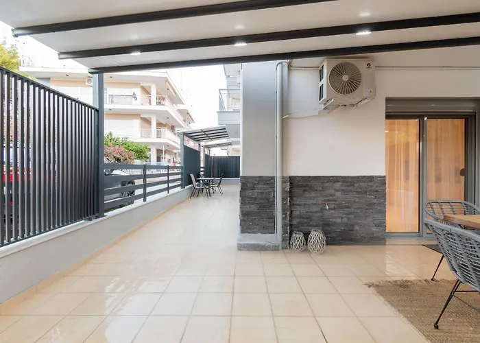 Sithoniars Luxury Ground Floor Apartment With Private Garden